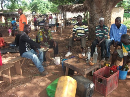 Vente de vin de palme sous le kanhibo